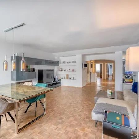 Dachgeschosswohnung Mit Bergpanorama *